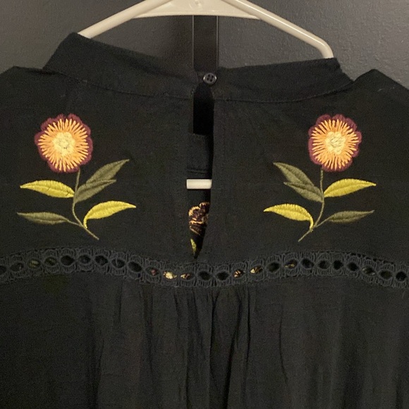 Notations black embroidered boho bell sleeve top size medium - Picture 6 of 7